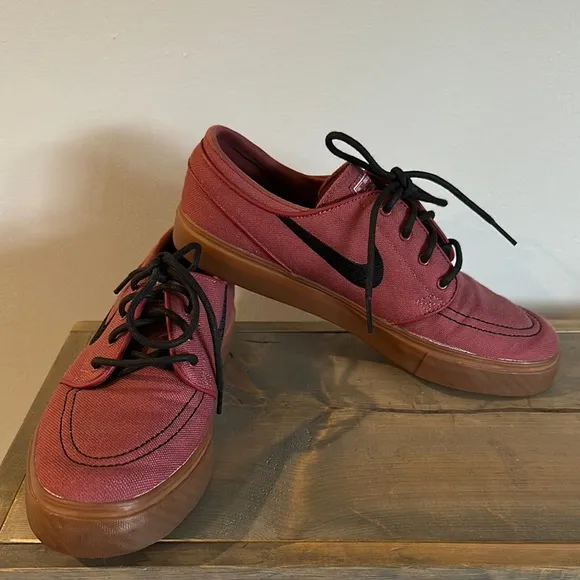 Nike Men's Red ZOOM AIR-  Canvas SneakersSize 9.5