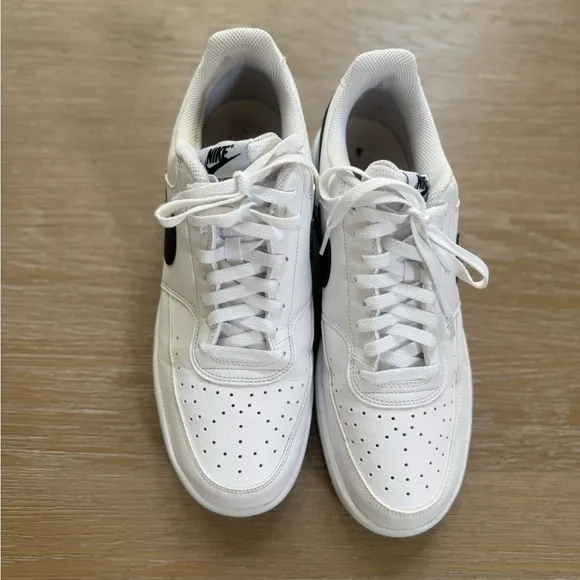Nike men’s white &amp; black Court Vision Low Next Nature sneakers shoes size 10.5