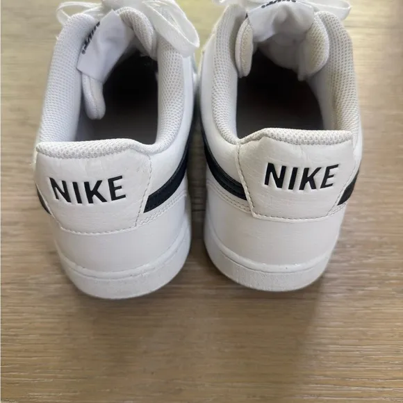 Nike men’s white &amp; black Court Vision Low Next Nature sneakers shoes size 10.5