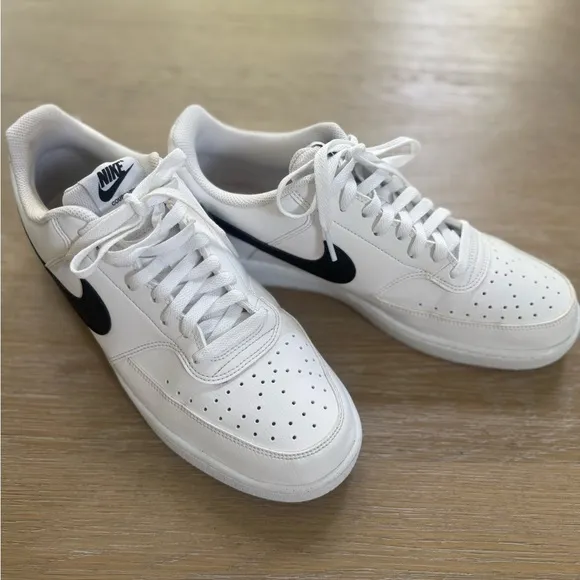 Nike men’s white &amp; black Court Vision Low Next Nature sneakers shoes size 10.5