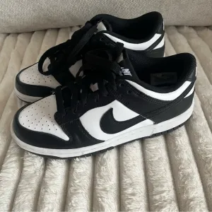 Nike Panda Dunk Low Sneakers - Youth Size 4 (Women’s 5.5), Black/White