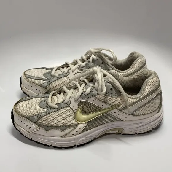 Nike Running Dart 7 sneakers size 9