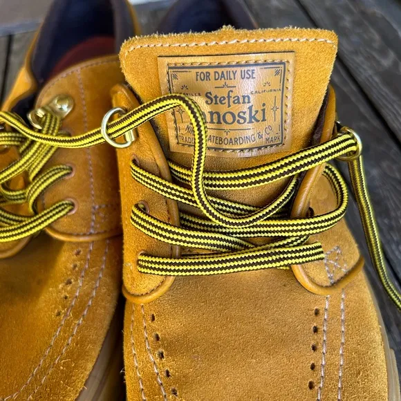 Nike Stefan Janoski Skateboard shoes. Youth Sz 5.5. Mustard suede tone.