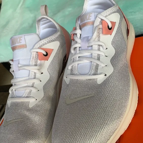 NIKE WMNS FLEX TRAINER 9