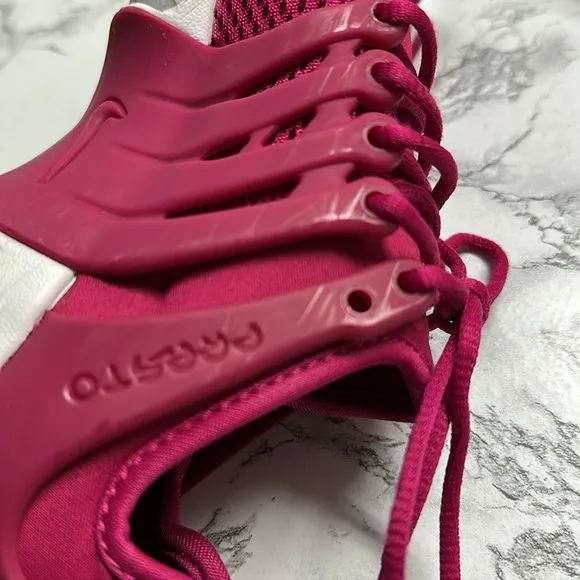 Nike Women's Air Presto Pink Athletic Running Shoes Size 7