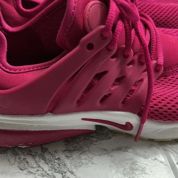 Nike Women's Air Presto Pink Athletic Running Shoes Size 7