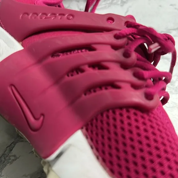 Nike Women's Air Presto Pink Athletic Running Shoes Size 7