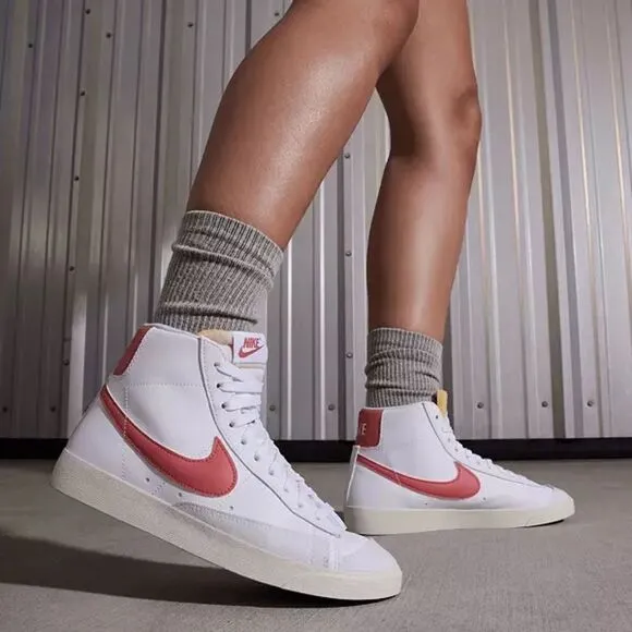 Nike Women's Blazer Mid 77 Shoes