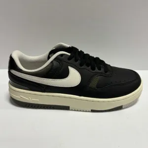 Nike Women’s Gamma Force Black Sneakers, Size 8.5 M