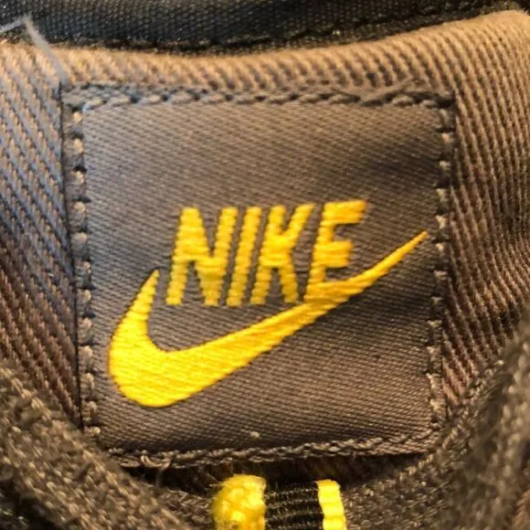 Nike Classic Canvas shoes Men’s 8 Very sweet!