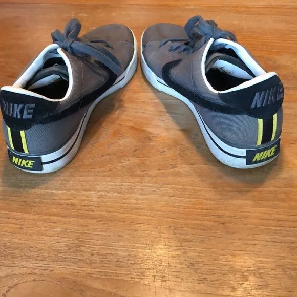 Nike Classic Canvas shoes Men’s 8 Very sweet!