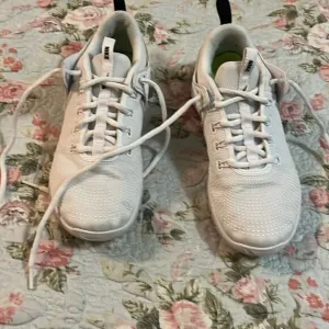 Nike zoom sneakers
