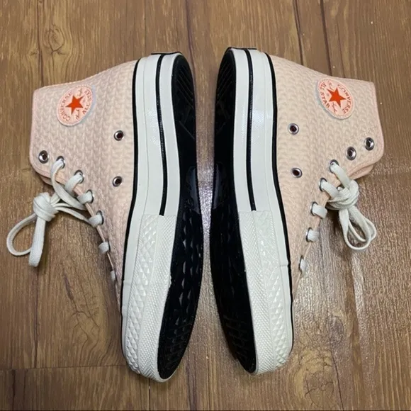 NWB Converse - Womens' Alt Exploration Chuck 70 High‎ Top Women Size 6