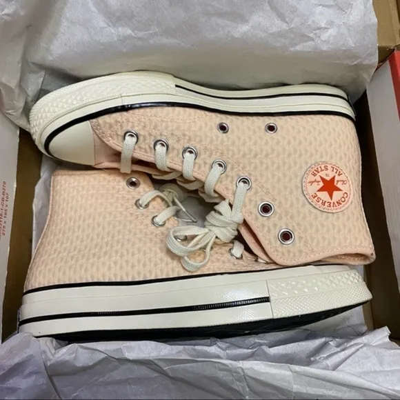 NWB Converse - Womens' Alt Exploration Chuck 70 High‎ Top Women Size 6
