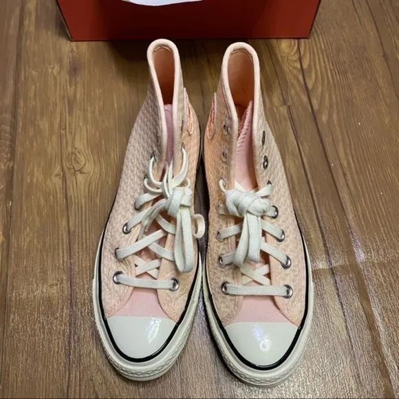 NWB Converse - Womens' Alt Exploration Chuck 70 High‎ Top Women Size 6