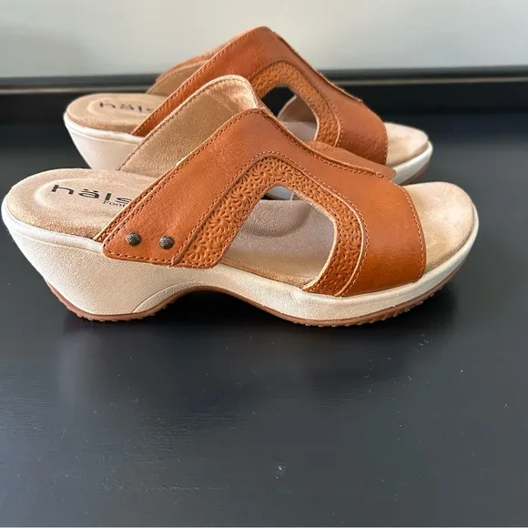 NWOB Halsa Footwear Cassandra Wedge Sandal In Dark Mango, Size 7M