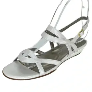 NWOB Rockport Zandra Pearlescent Faux Leather Womens Slingback Sandals