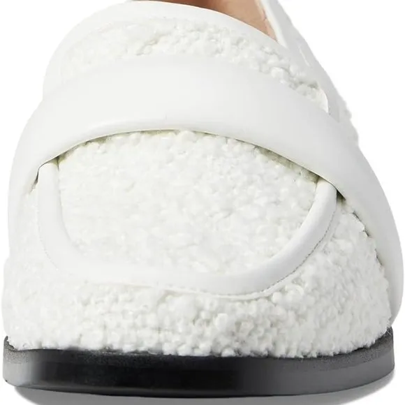 NWOB Vionic Mylene Loafer in White