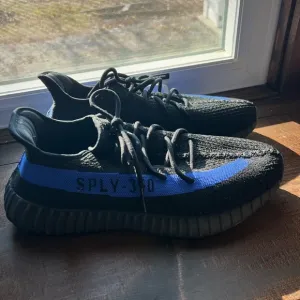 NWOT Adidas Yeezy Boost 350 V2 low “dazzling blue” GY7164