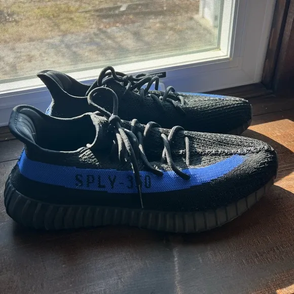 NWOT Adidas Yeezy Boost 350 V2 low “dazzling blue” GY7164