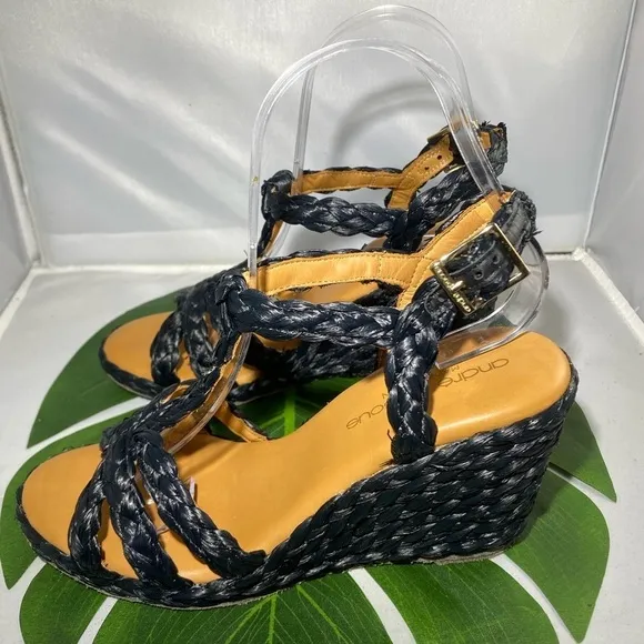 NWOT ANDRE ASSOUSWomen's Madina T-Strap Wedge Sandals​​​​