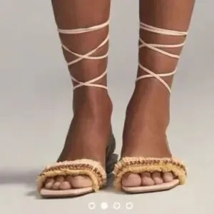 NWOT Anthropologie Embellished Tie Up Pink/Rose Raffia Square Toe Sandals