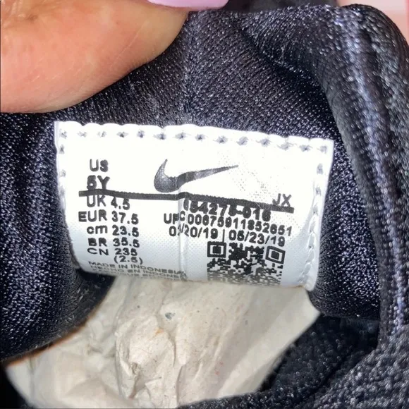 NWOT Black Nike Huarache Sneakers