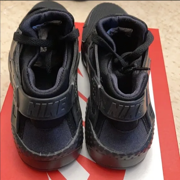 NWOT Black Nike Huarache Sneakers