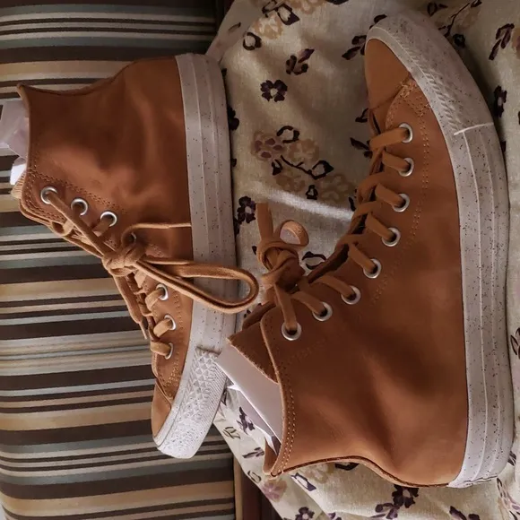 NWoT CTAS 157522C Chuck Taylor All Star RAW Sugar Malted Pale Putty (7M; 9W)