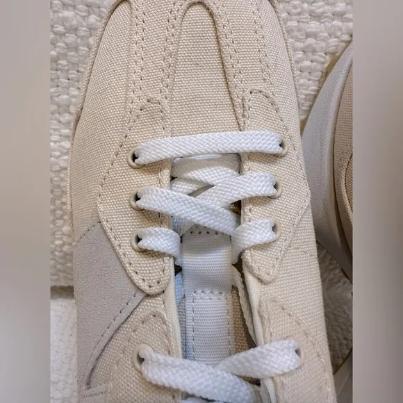 NWOT New Balance Women’s 327 Sneaker Size 8.5
