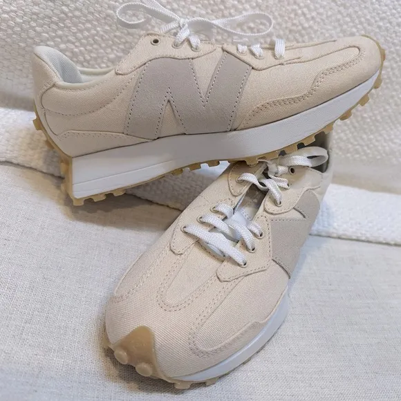NWOT New Balance Women’s 327 Sneaker Size 8.5