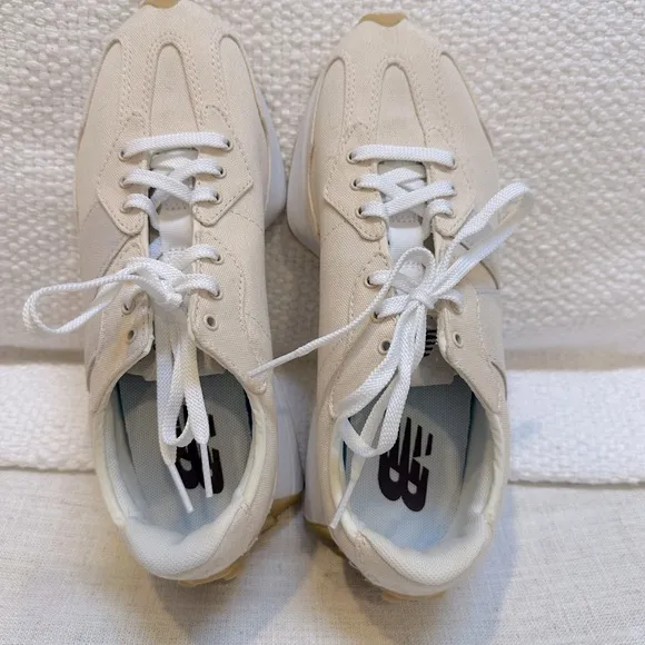 NWOT New Balance Women’s 327 Sneaker Size 8.5