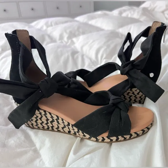NWOT UGG Women's Yarrow Wedge Sandals