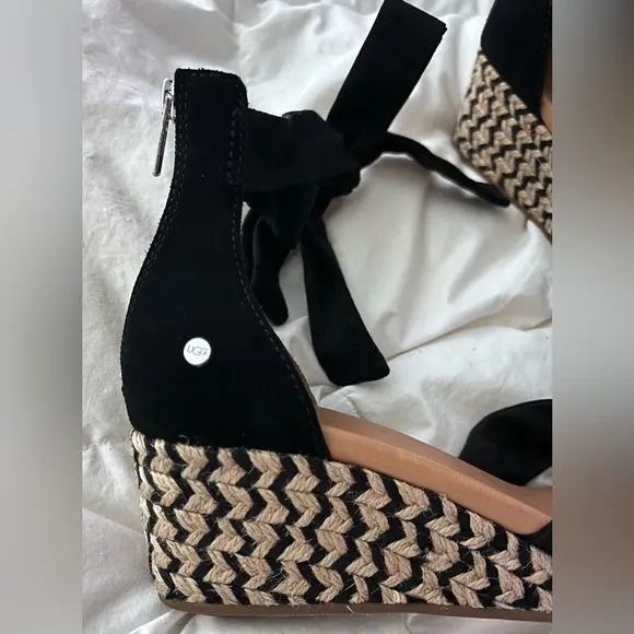 NWOT UGG Women's Yarrow Wedge Sandals