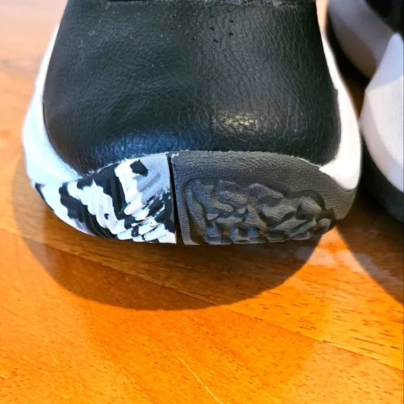 NWOT'S - UNDER ARMOUR - Black/White/Camo Lace-up Athletic Shoes, Size 7Y
