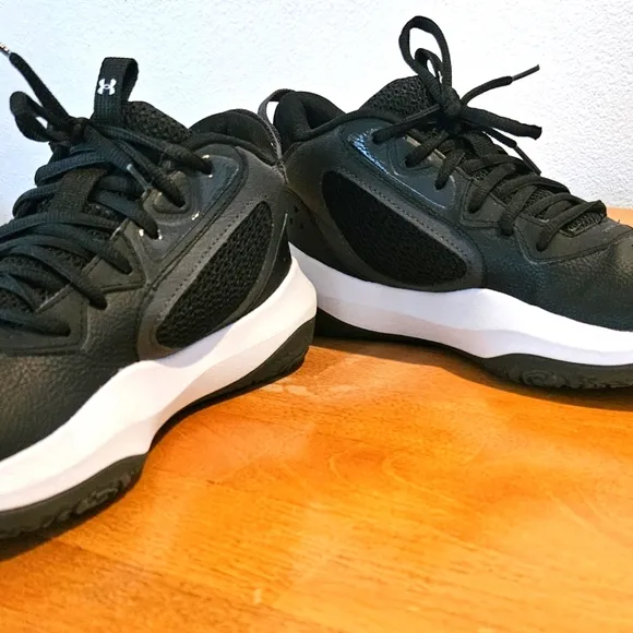 NWOT'S - UNDER ARMOUR - Black/White/Camo Lace-up Athletic Shoes, Size 7Y