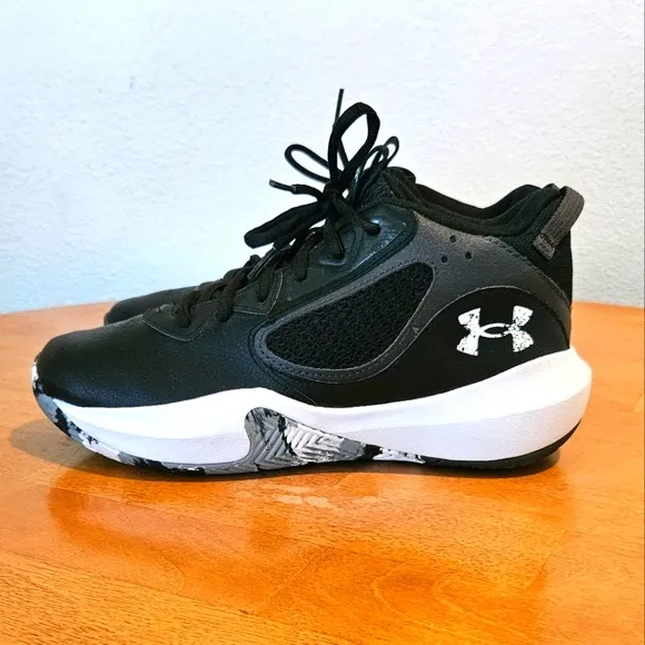 NWOT'S - UNDER ARMOUR - Black/White/Camo Lace-up Athletic Shoes, Size 7Y