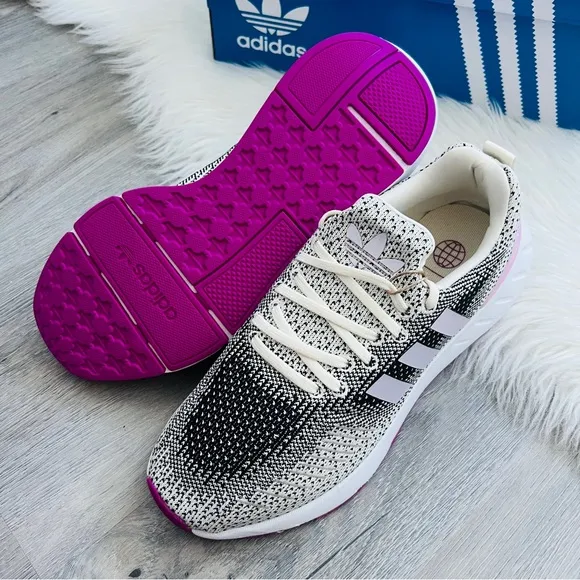 NWT Adidas Swift Run 22 Women’s Shoes
