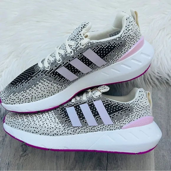 NWT Adidas Swift Run 22 Women’s Shoes