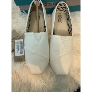 NWT &amp; Box TOMS Alparagate White Cotton Canvas Shoes