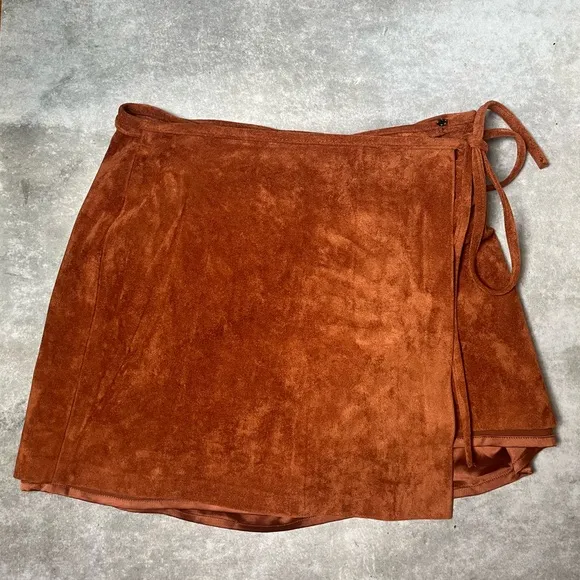 NWT Blank NYC Brown Suede Wrap Mini Skirt Size 29‎