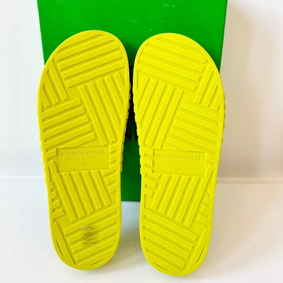 NWT Bottega Veneta Rubber Flat Slide Sandals Size 39