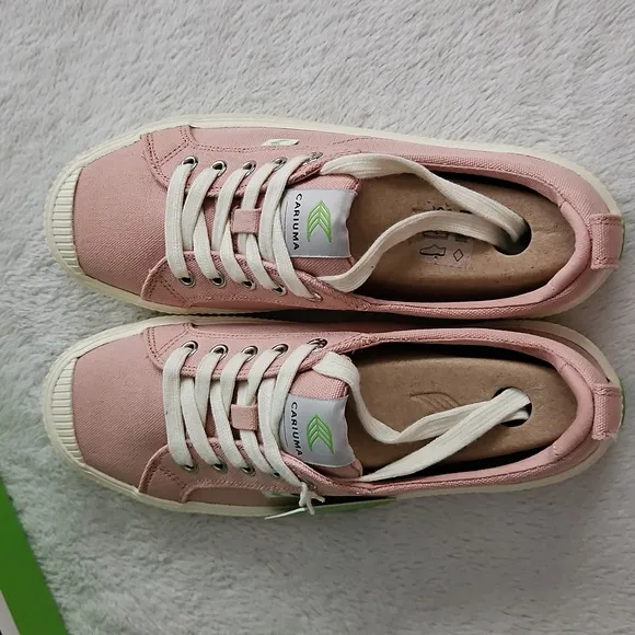 *NWT* Cariuma Rose Canvas Sneakers