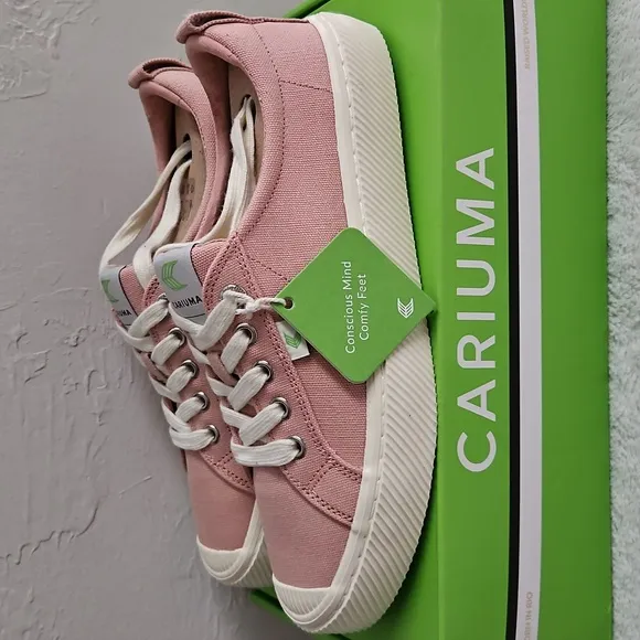 *NWT* Cariuma Rose Canvas Sneakers
