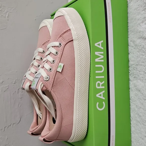 *NWT* Cariuma Rose Canvas Sneakers