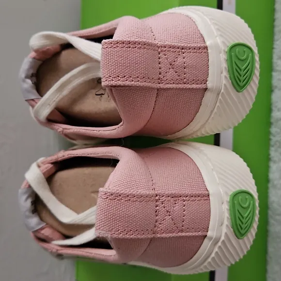 *NWT* Cariuma Rose Canvas Sneakers