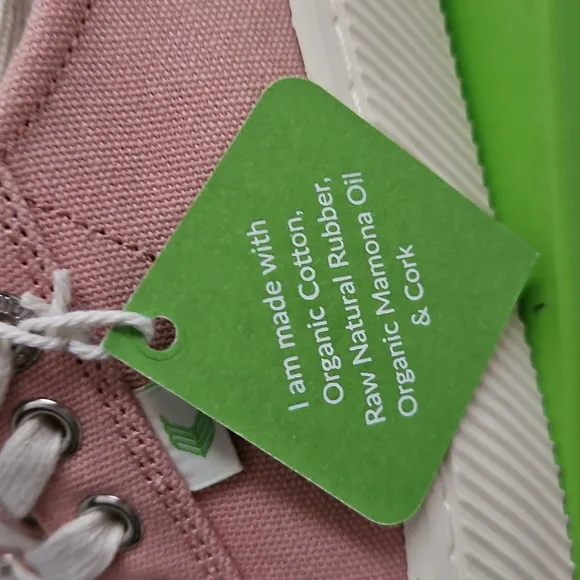 *NWT* Cariuma Rose Canvas Sneakers