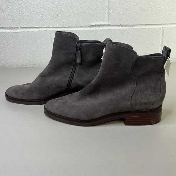 NWT Cole Haan River Round Toe Chelsea Womens Sz 10.5B Boots W26415 suede leather
