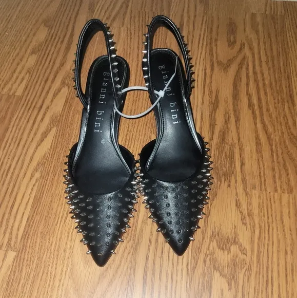 NWT Gianni Bini Azurie leather studded heels. Women's 6