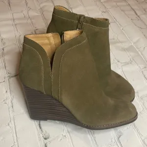 NWT Lucky Brand US 8 1/2 Green Suede YIMINA Ankle Boots Zip Up Booties